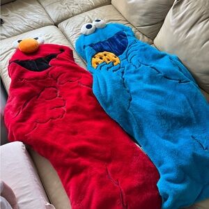 Elmo and Cookie Monster snuggle tail bundle